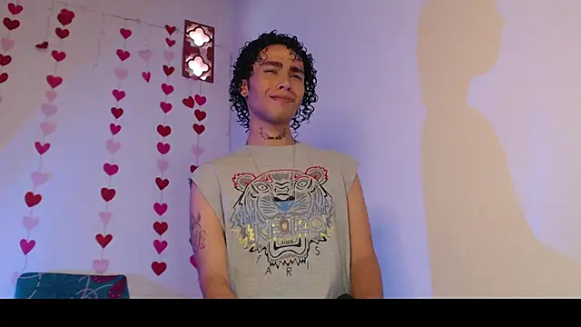 seven7xis online show from February 10, 9:04 pm