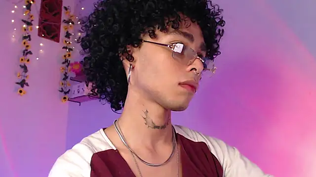 seven7xis online show from March 8, 4:01 am