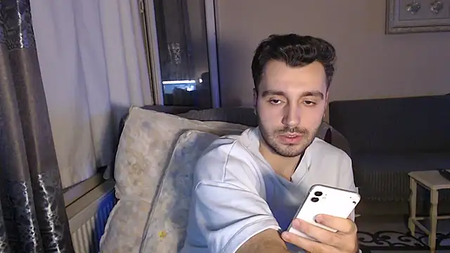 handsomeee04 online show from November 10, 9:42 pm