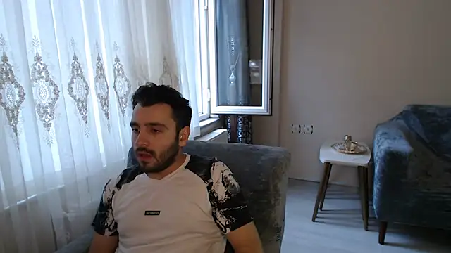 handsomeee04 online show from May 24, 4:23 am