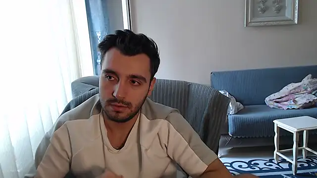 handsomeee04 online show from October 3, 1:01 pm