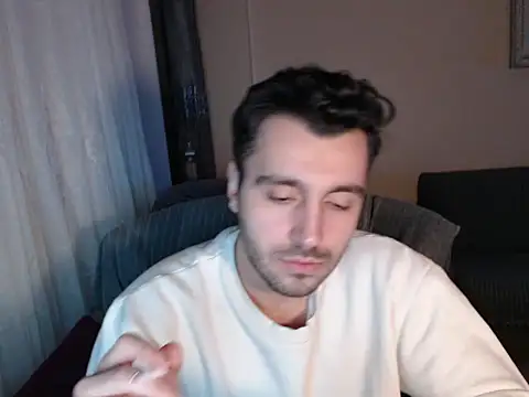 handsomeee04 online show from November 26, 10:21 pm