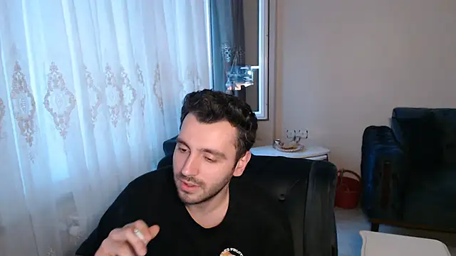 handsomeee04 online show from May 27, 5:31 pm
