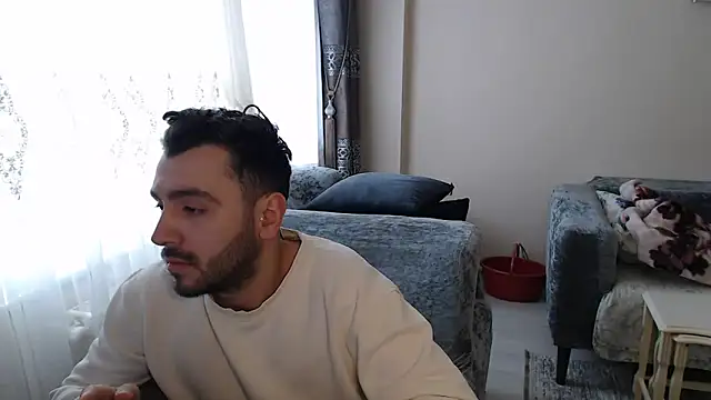 handsomeee04 online show from May 1, 3:17 pm