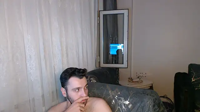 handsomeee04 online show from July 11, 10:43 pm