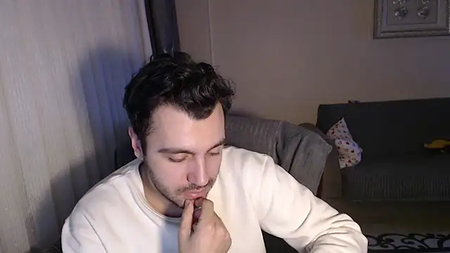 handsomeee04 online show from October 24, 11:37 pm