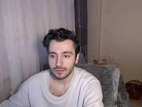 handsomeee04 online show from April 13, 10:36 pm