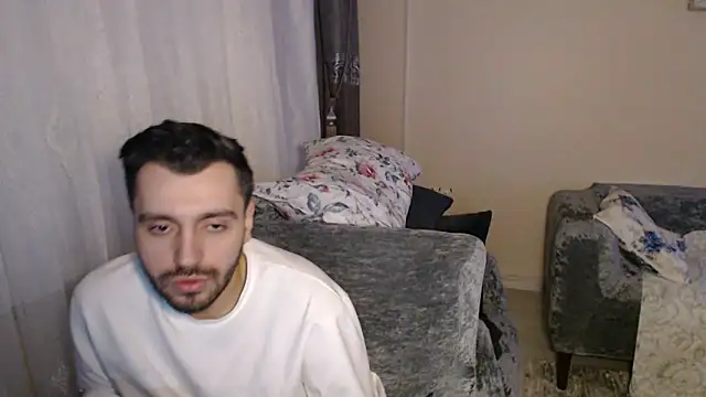 handsomeee04 online show from May 4, 10:01 pm