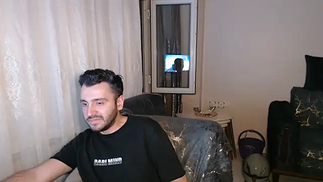 handsomeee04 online show from July 4, 11:42 pm
