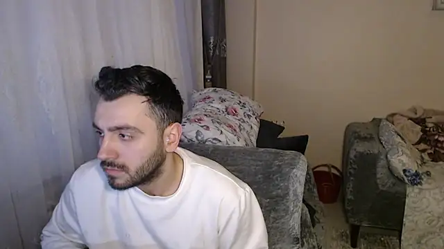 handsomeee04 online show from May 5, 5:27 pm
