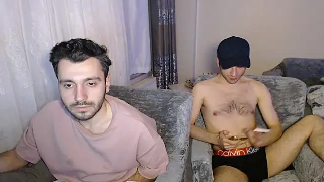 handsomeee04 online show from May 18, 11:09 pm