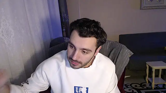 handsomeee04 online show from December 3, 9:58 pm