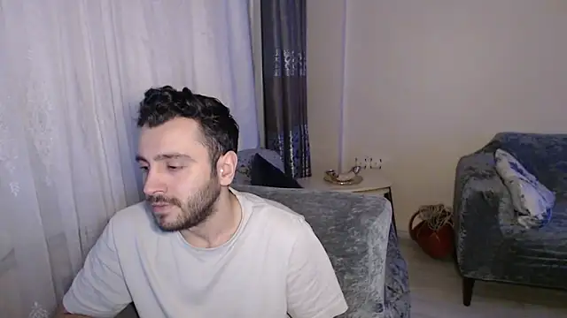 handsomeee04 online show from May 20, 11:02 pm