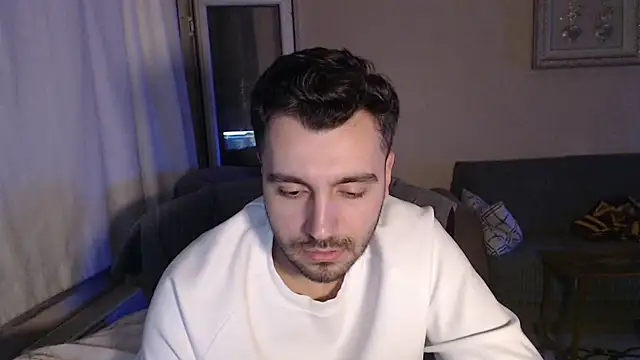 handsomeee04 online show from November 3, 9:29 pm