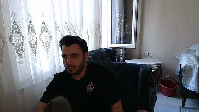 handsomeee04 online show from May 26, 4:21 am