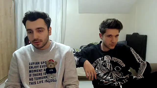 handsomeee04 online show from October 14, 9:15 pm