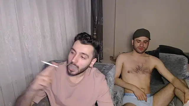 handsomeee04 online show from May 8, 9:18 pm