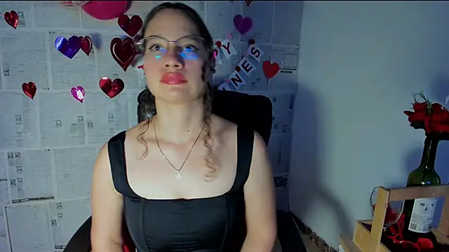 emmaTorres1 online show from February 13, 10:00 pm