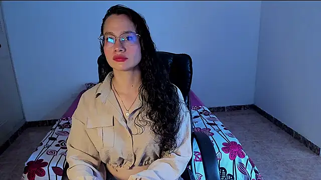 emmaTorres1 online show from March 1, 9:59 pm