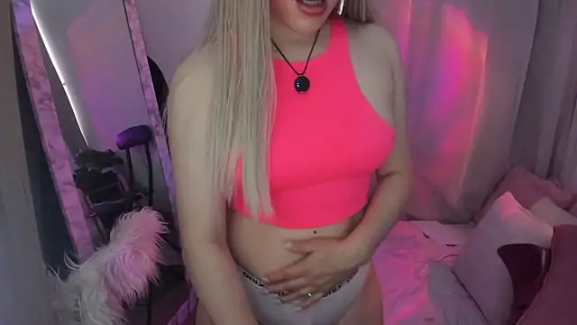 Snapshot of marianneloveee chatting on June 15, 4:39 pm marianneloveee online show from June 15, 4:39 pm
