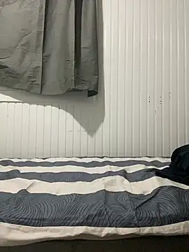 ekskekejejej online show from February 17, 3:33 pm