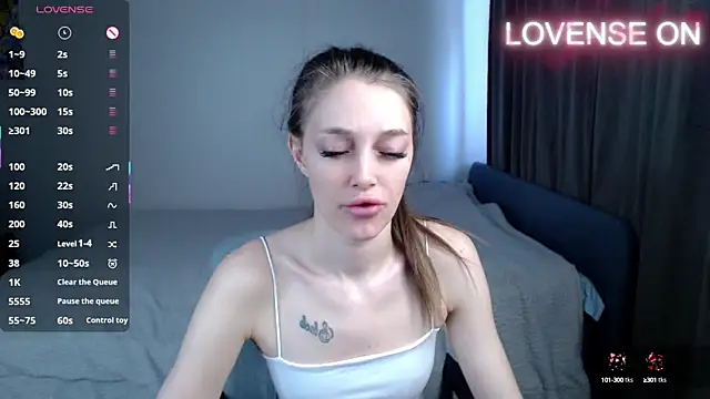 Snapshot of Cherry_air chatting on March 17, 4:29 am Cherry air online show from March 17, 4:29 am