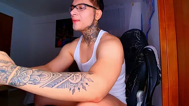 DennisWalkerr online show from October 6, 12:34 am