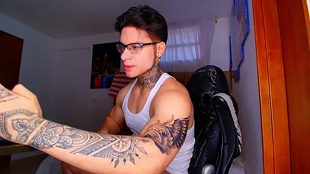 DennisWalkerr online show from November 28, 10:10 pm