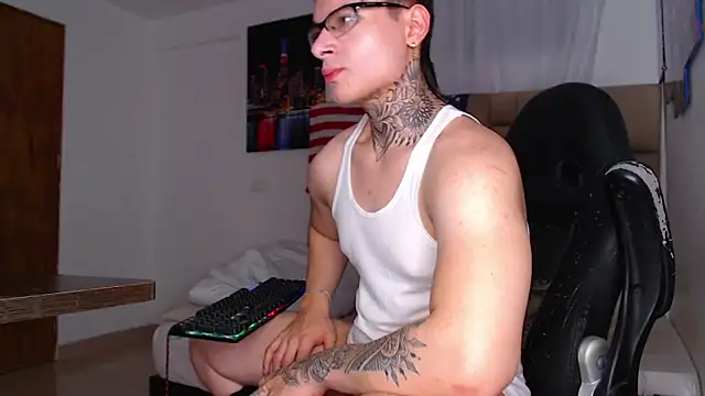 DennisWalkerr online show from March 18, 2:51 am