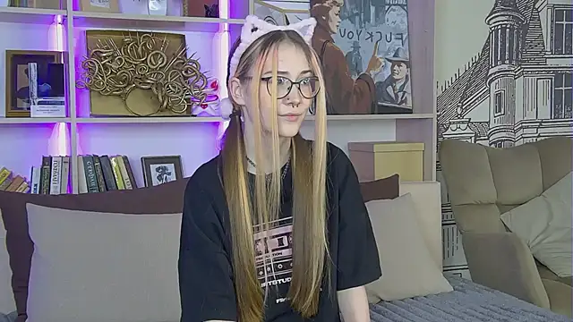 SashaMeow online show from April 21, 4:35 pm