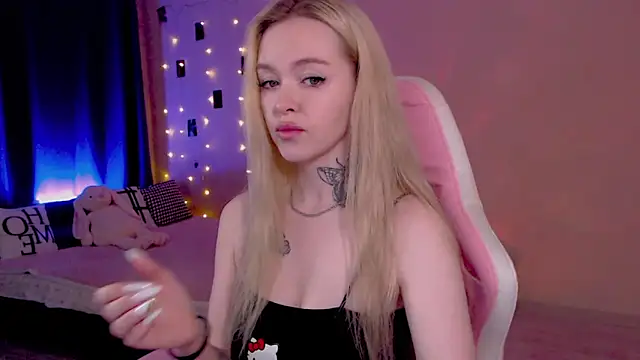 Snapshot of Naughty_Mable chatting on June 6, 1:55 am Naughty Mable online show from June 6, 1:55 am