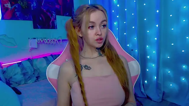 Snapshot of Naughty_Mable chatting on February 28, 3:59 am Naughty Mable online show from February 28, 3:59 am