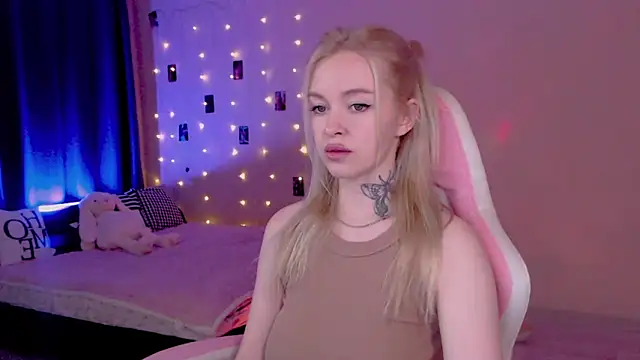 Snapshot of Naughty_Mable chatting on June 15, 12:55 am Naughty Mable online show from June 15, 12:55 am