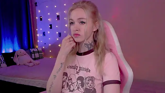 Snapshot of Naughty_Mable chatting on June 12, 1:03 am Naughty Mable online show from June 12, 1:03 am