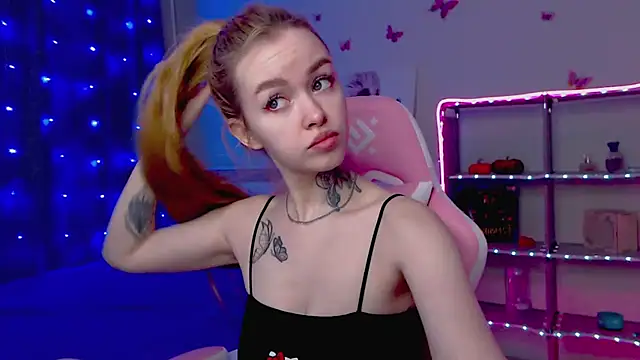 Snapshot of Naughty_Mable chatting on March 7, 12:48 am Naughty Mable online show from March 7, 12:48 am