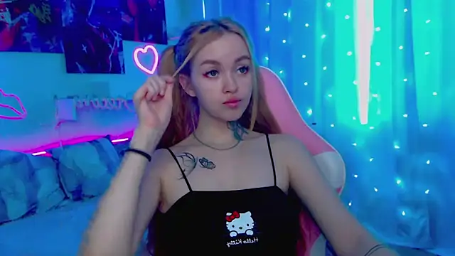 Snapshot of Naughty_Mable chatting on February 18, 6:48 am Naughty Mable online show from February 18, 6:48 am