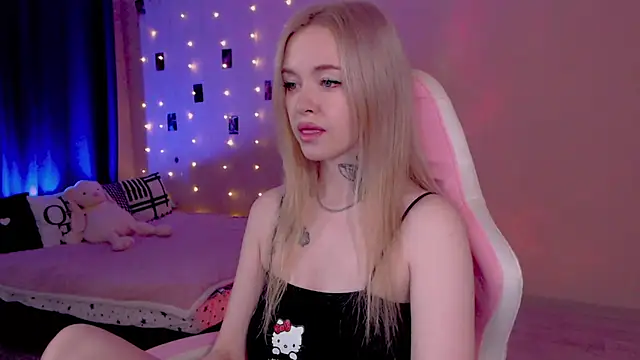 Snapshot of Naughty_Mable chatting on June 29, 11:48 pm Naughty Mable online show from June 29, 11:48 pm
