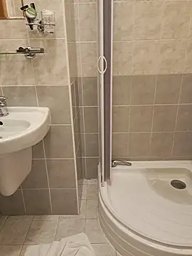 Snapshot of koudelka2322 chatting on December 22, 10:43 pm koudelka2322 online show from December 22, 10:43 pm