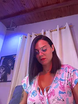 Snapshot of Abril_jones10 chatting on November 12, 6:39 am Abril jones10 online show from November 12, 6:39 am