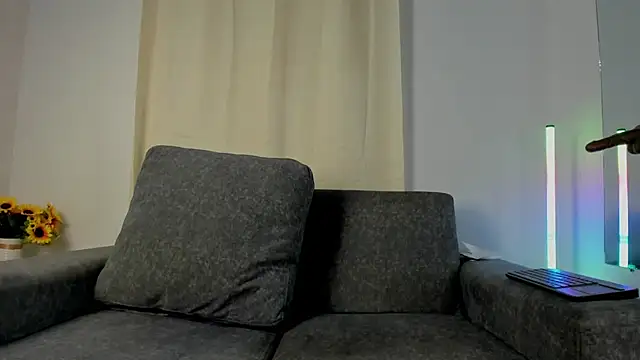 Snapshot of Abril_jones10 chatting on February 8, 6:11 pm Abril jones10 online show from February 8, 6:11 pm
