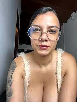 Snapshot of Abril_jones10 chatting on October 16, 5:05 am Abril jones10 online show from October 16, 5:05 am