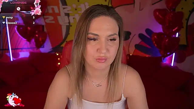 Snapshot of LovelyMollyy chatting on February 18, 3:21 am LovelyMollyy online show from February 18, 3:21 am