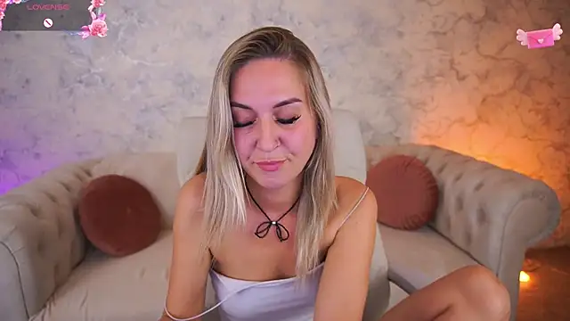 Snapshot of LovelyMollyy chatting on September 24, 6:58 pm LovelyMollyy online show from September 24, 6:58 pm