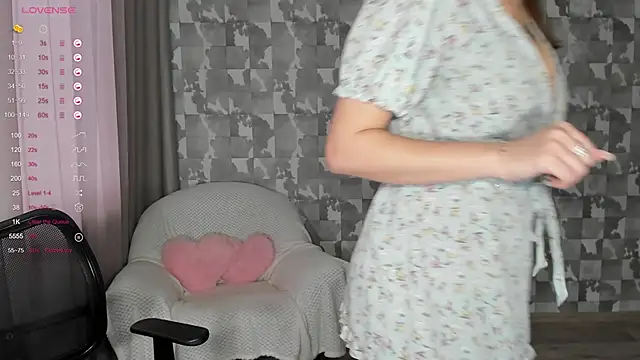 Snapshot of Lovely_Lure chatting on March 6, 5:35 am Lovely Lure online show from March 6, 5:35 am