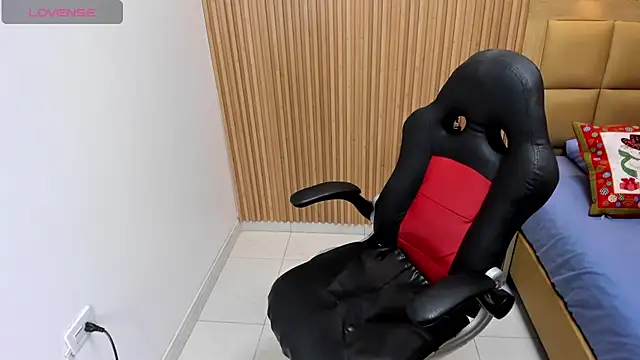 LOLAMAXI online show from December 3, 3:18 am