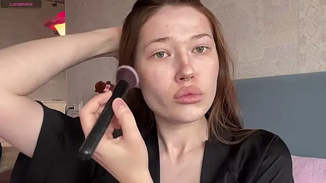 eva varnerr online show from April 13, 10:30 am