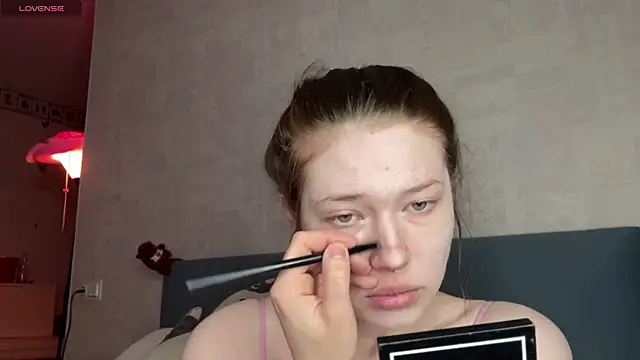 eva varnerr online show from April 4, 8:48 pm