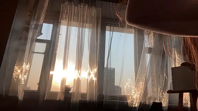 eva varnerr online show from March 11, 5:23 am