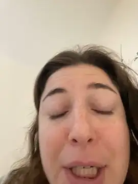 Snapshot of kate_nicepops765432 chatting on January 3, 11:35 am kate nicepops765432 online show from January 3, 11:35 am