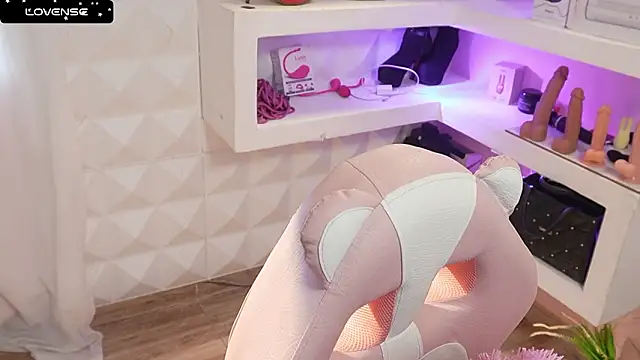 Mara-Bella online show from March 18, 8:32 pm